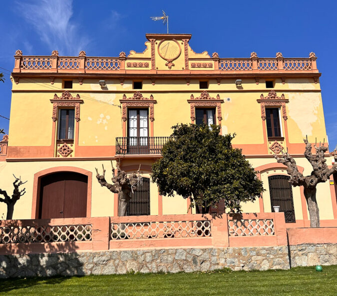 Masia-La-Bomba-fachada