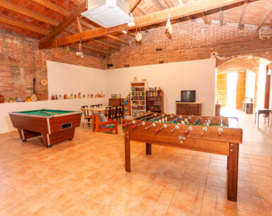 Masia-sala-de-juegos-La-Bomba