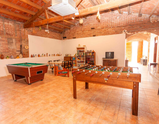 Masia-sala-de-juegos-La-Bomba